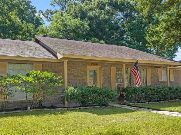 12615 Old River Dr, Mont Belvieu, TX 77523