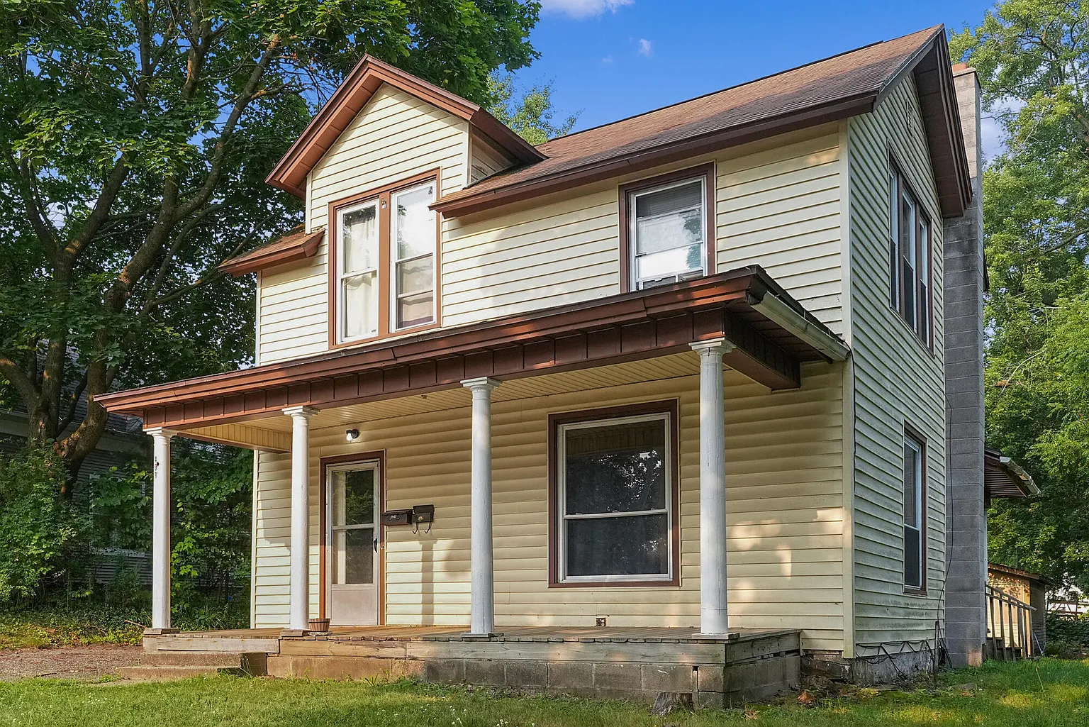 409 Marion Ave photo 1