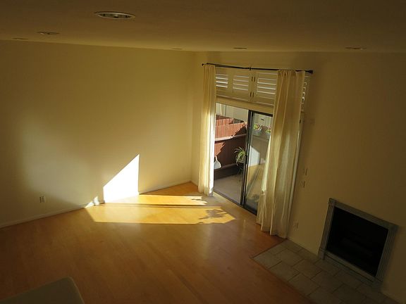 5th image of 817 N Croft Ave APT C