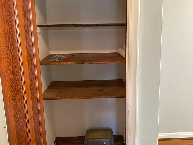 Kitchen pantry closet