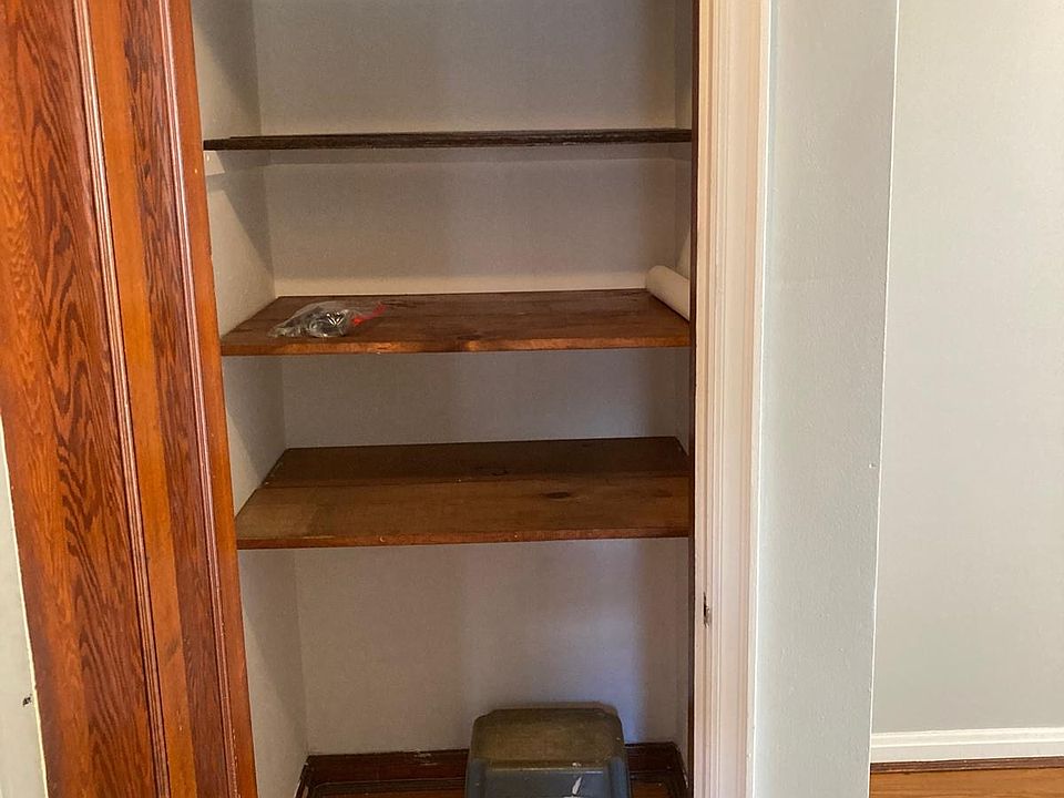 Kitchen pantry closet
