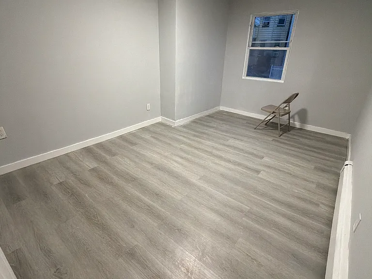 345 Howe Ave #2 — Photo 4