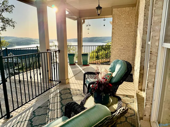 150 Ryan Dr, Guntersville, AL 35976