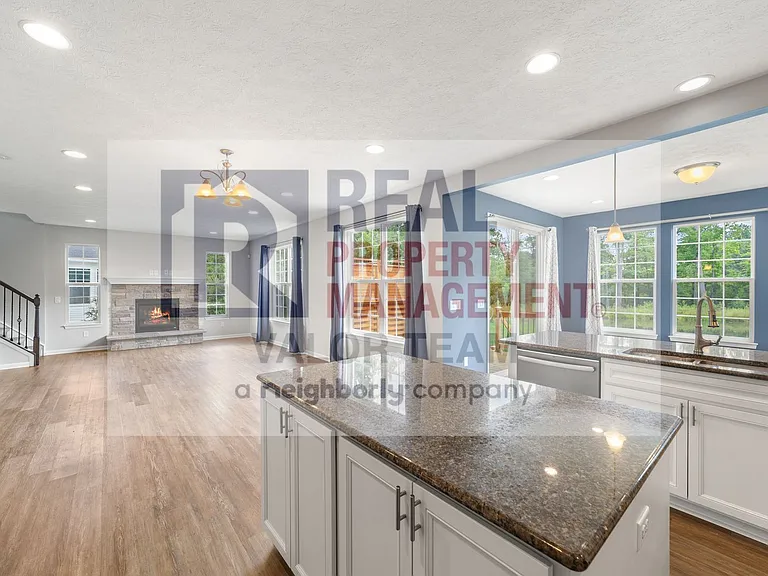 10275 Maryland St — Photo 11