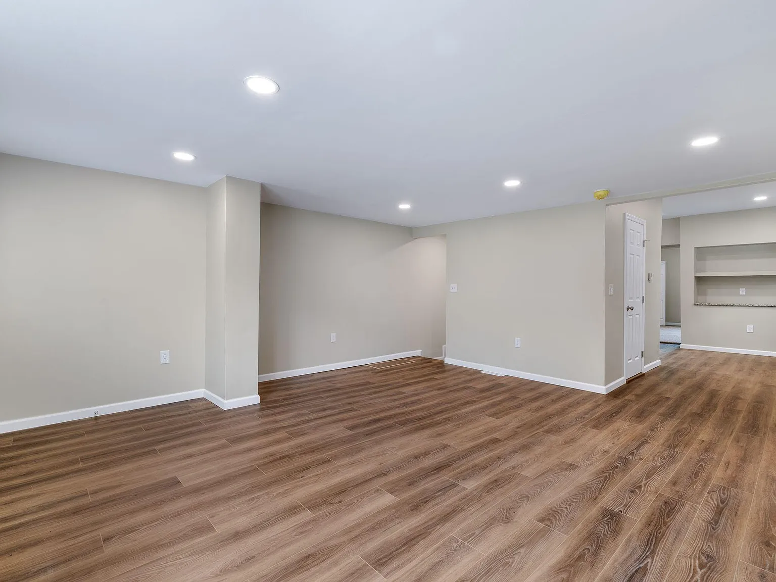 3170 McRoberts Rd — Photo 2