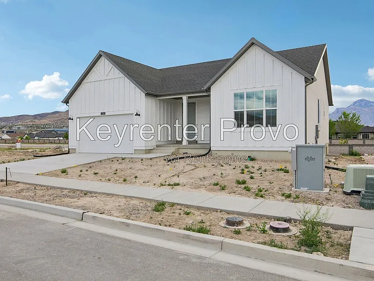 2568 N 3670 W — Photo 2