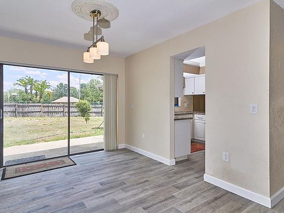 3rd image of 2747 Longpoint Ln