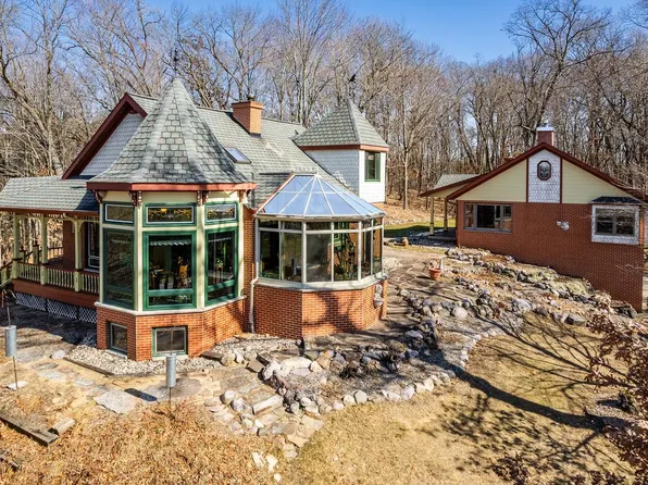 S1555 Town Hall Rd, Lyndon Station, WI 53944