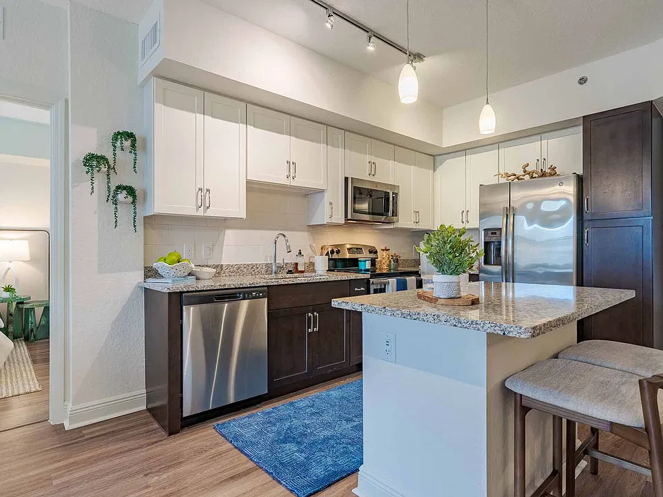 2 Bayshore apartments community photo