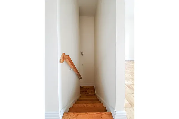 Rented by Warburg | media 8