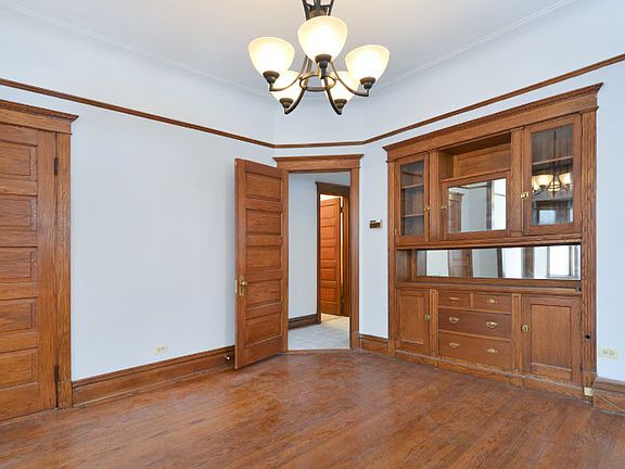 3rd image of 3231 N Seminary Ave #3
