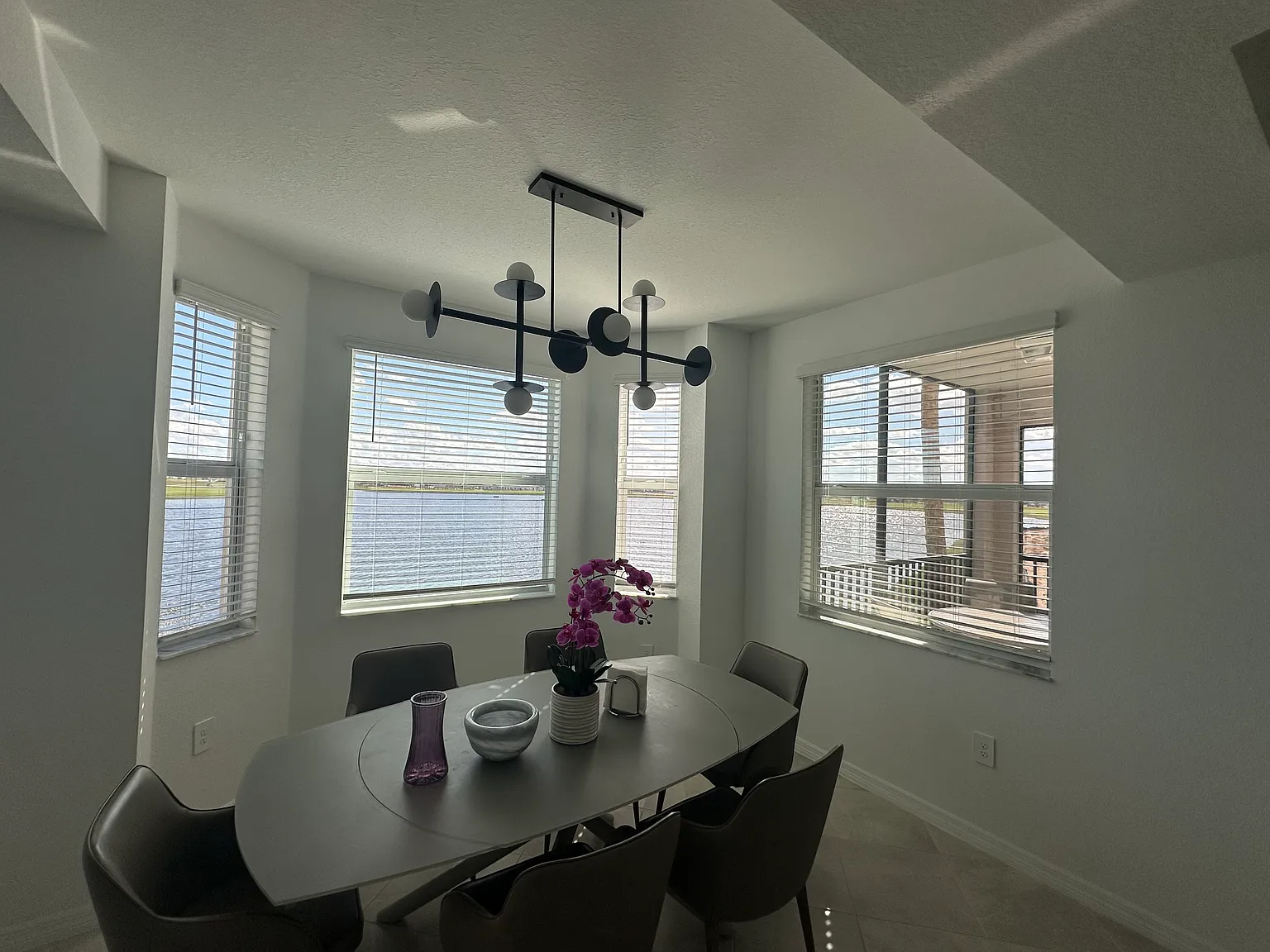 2 bed, 1154 sqft, $2,280 — Photo 1