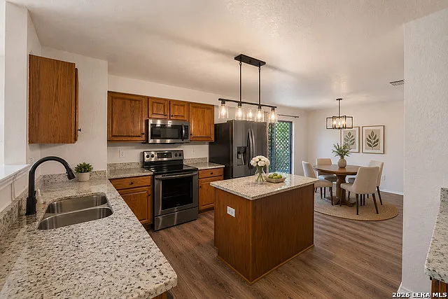 3 bed, 2.5 bath, 2308 sqft, $1,850 — Photo 4