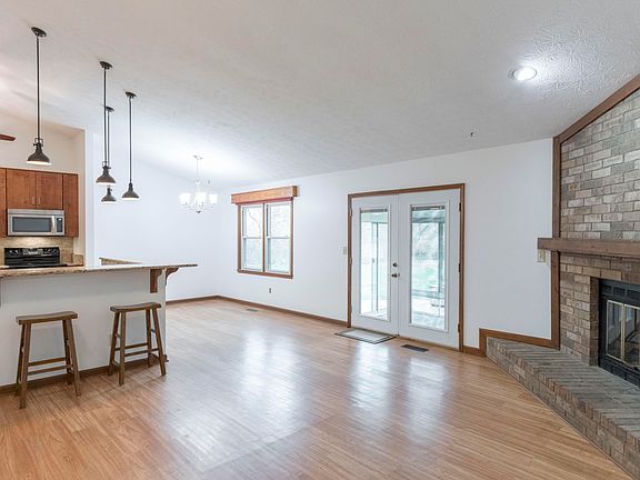 2nd image of 556 Duchess Ct