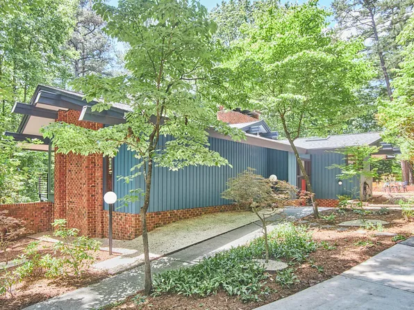 2312 Honeysuckle Ct, Chapel Hill, NC 27514