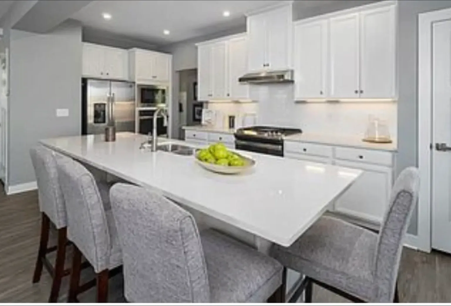 4 bed, 2950 sqft, $3,650 — Photo 4