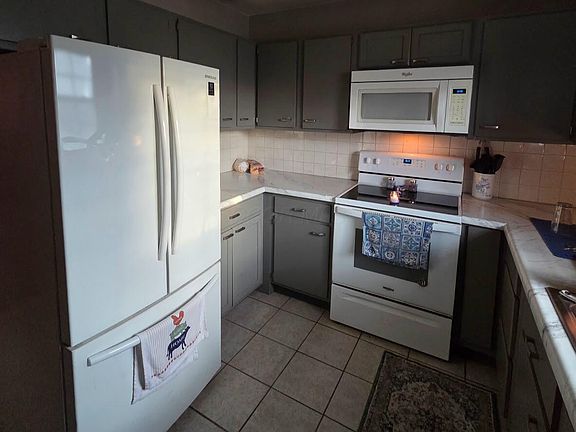 2nd image of 1047 Sunview Rd