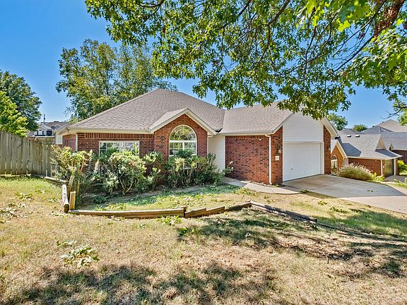 2nd image of 1307 Barberry Ln