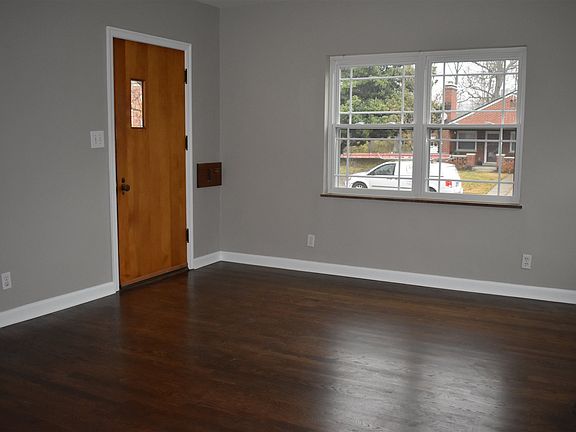 3rd image of 2719 Ashland Ave