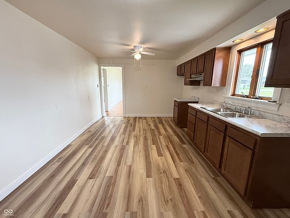 5th image of 716 W Walnut St