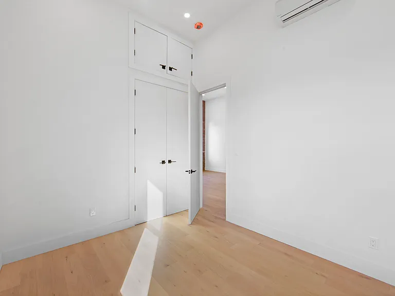 242 Knickerbocker Ave #3R — Photo 6