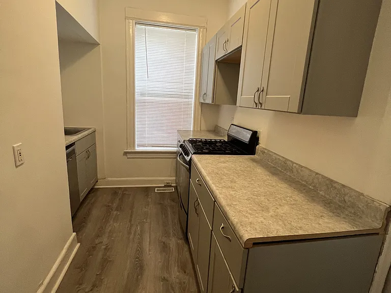 6041 Waterman Blvd — Photo 10