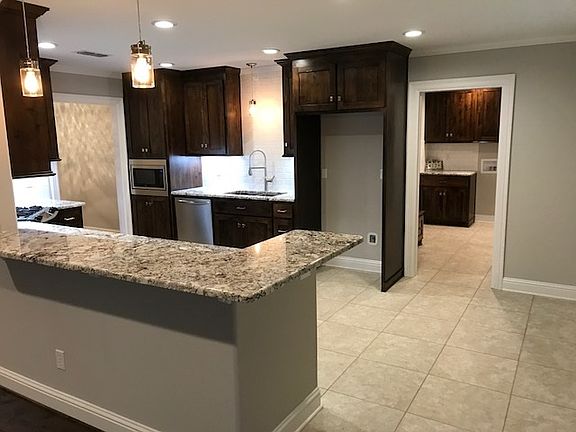 4th image of 17 Marguerite Dr