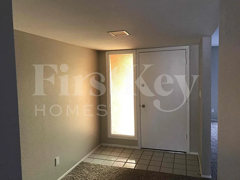 4809 W Laurel Ln — Photo 2
