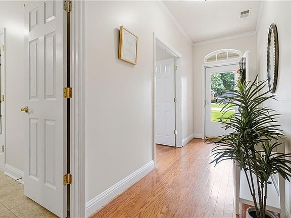 3rd image of 2510 Rosehill Cir