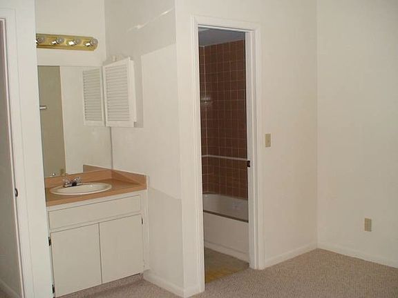 4th image of 13045 Londondary Pl