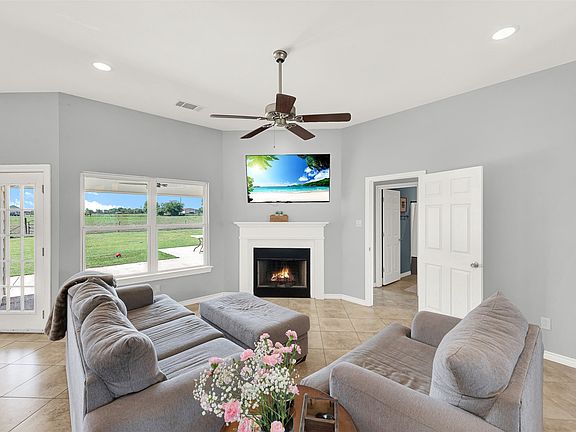 3rd image of 736 Audra Cir