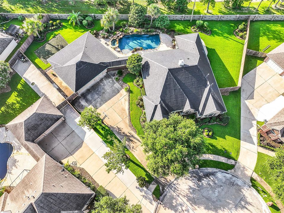 1st image of 906 High Ridge Cir