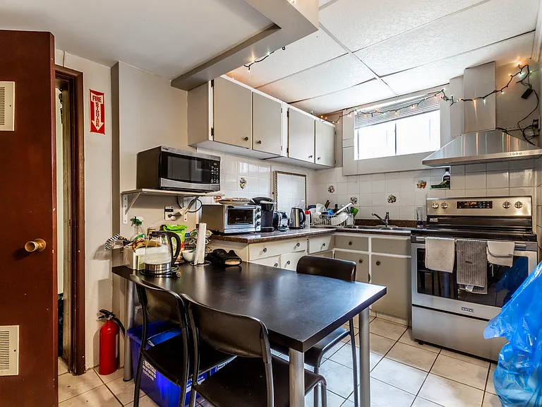 10 Cardill Cres #2 — Photo 14
