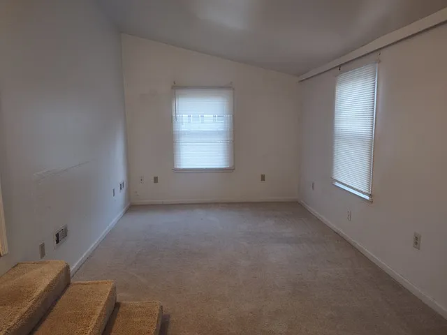 902 Russell Ct W — Photo 7
