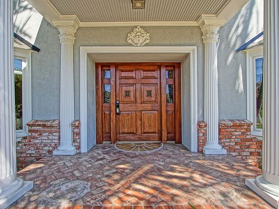 5th image of 736 S Bronson Ave