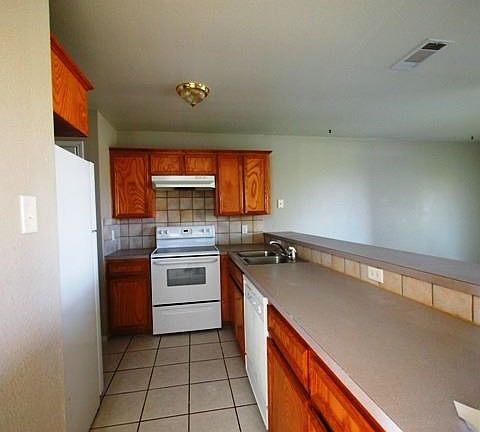 4th image of 3709 Woodrow Dr #B