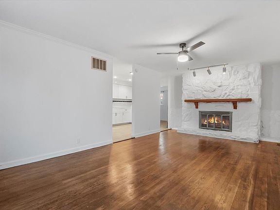 4th image of 1525 Ballard Dr
