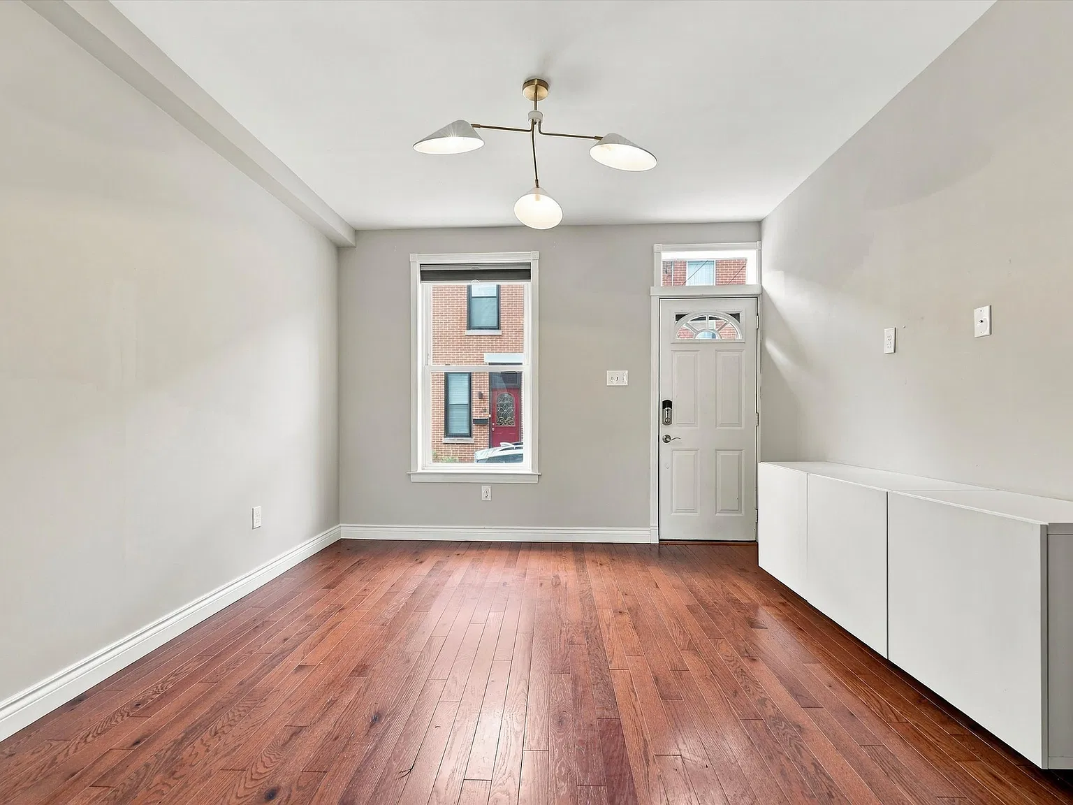 3 bed, 862 sqft, $2,800 — Photo 1