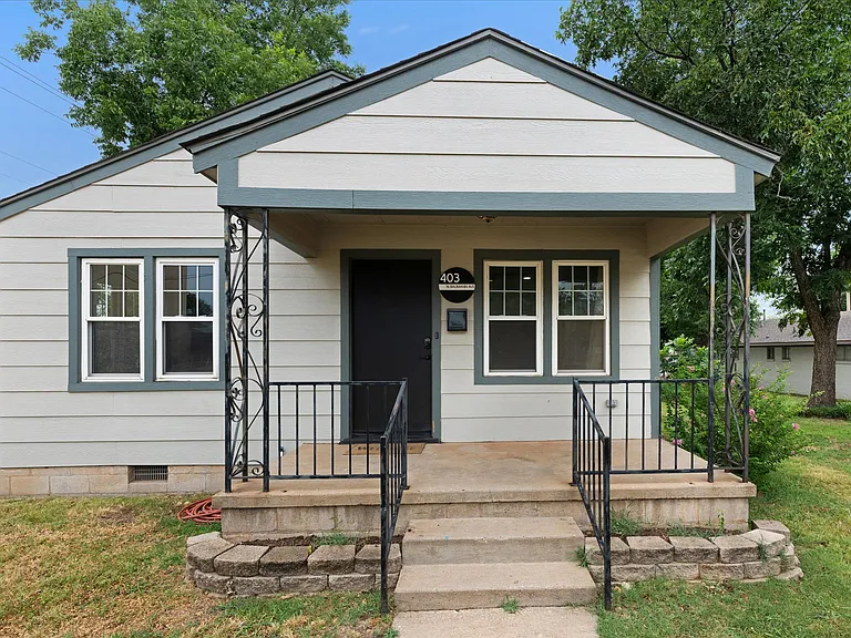 403 N Baumann Ave — Photo 3