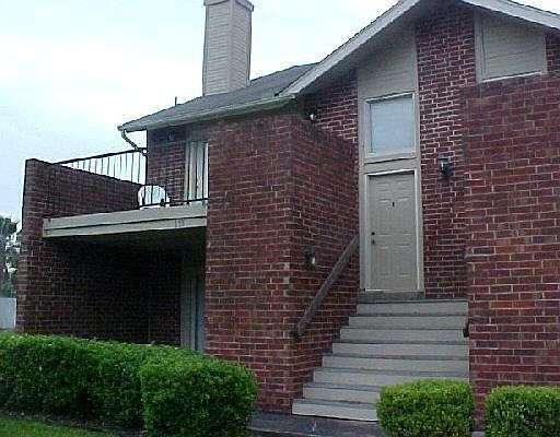 1st image of 555 WOODLAKE DR #555