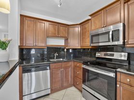 4051 NE 13th Ave, Oakland Park, FL