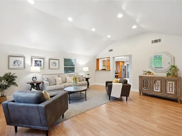 2223 Hood Ave, Saint Louis, MO 63114