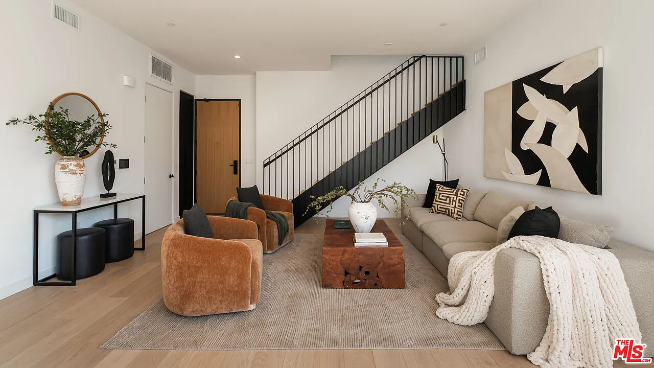 2 bed, 2.5 bath, 1344 sqft, $13,500 — Photo 4