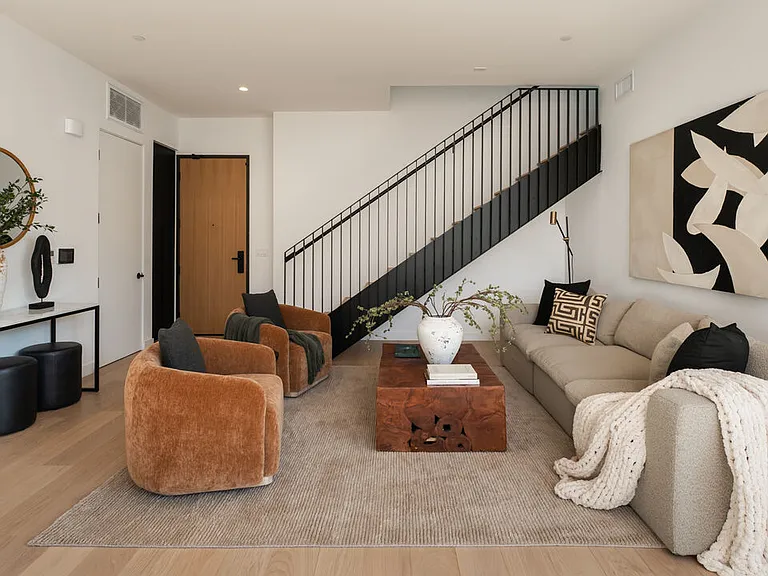 1264 N Harper Ave #Penthouse 1 — Photo 4