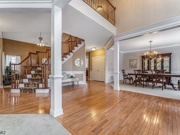 4th image of 36 Crestview Dr