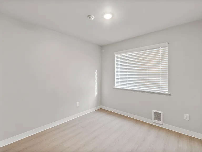 Chambers Crest Apartments — Photo 19