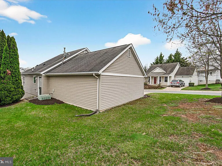 1110 Jousting Way — Photo 28