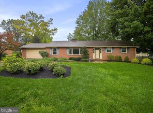 202 Sherwood Dr, Chambersburg, PA 17202