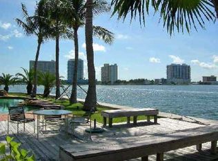 1070 S Shore Dr, Miami Beach, FL 33141