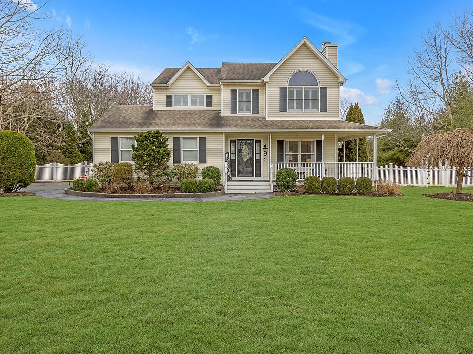 1st image of 9 Bay Run Ln
